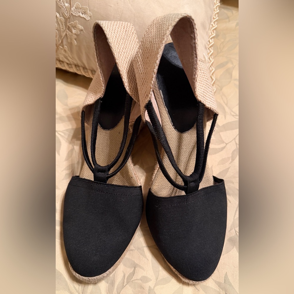 Adrienne Vittadini Women’s black Espadrille Wedge Sandals - size 8